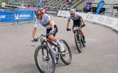 Tom Pidcock hlásí rychlý návrat a jeho start v Novém Městě je reálný